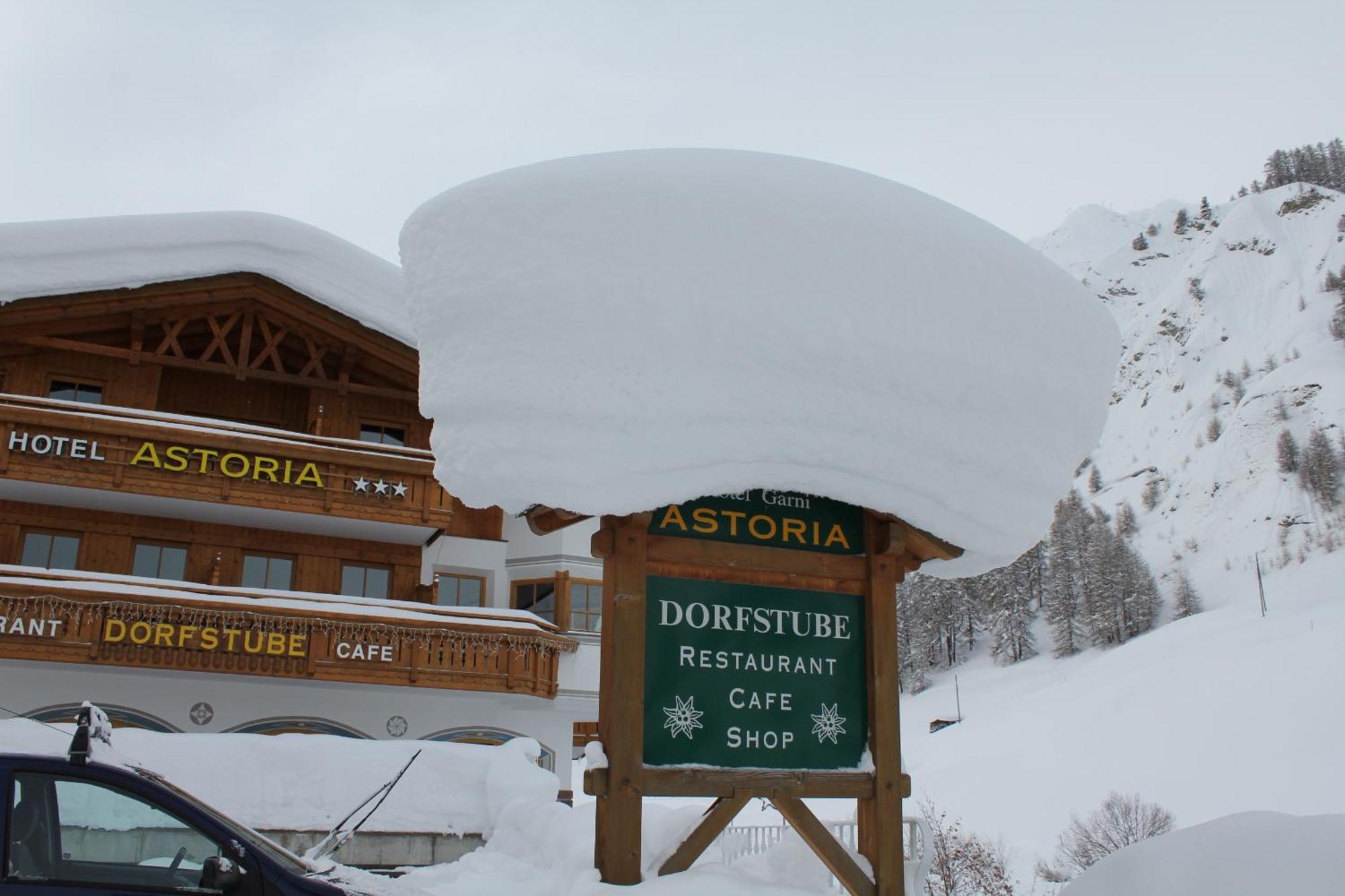 Hotel Astoria Самнаун Екстериор снимка
