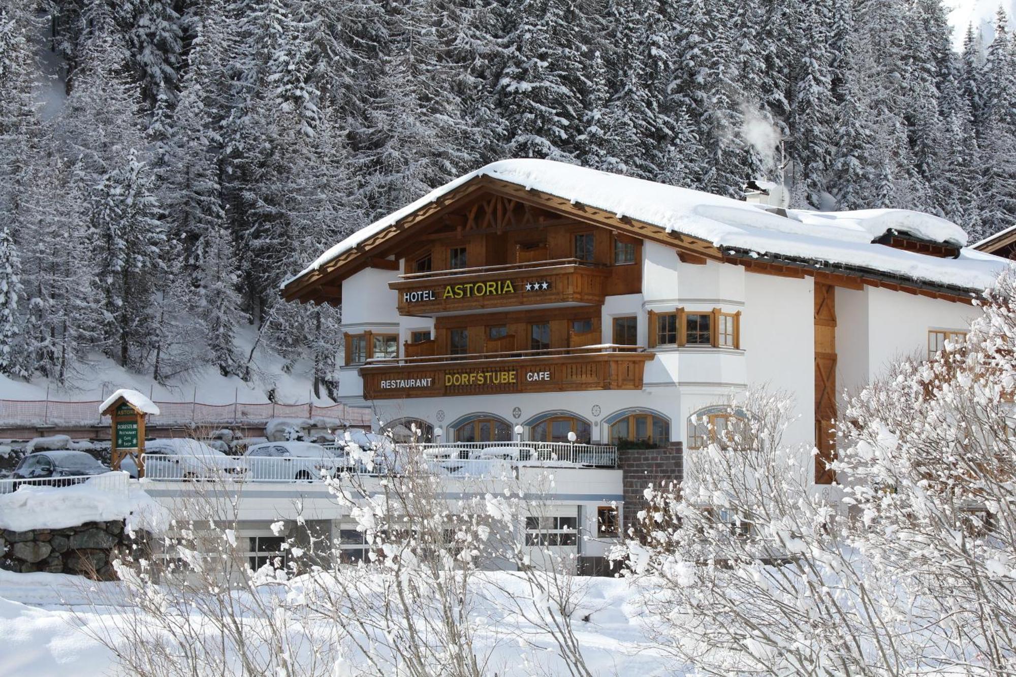Hotel Astoria Самнаун Екстериор снимка