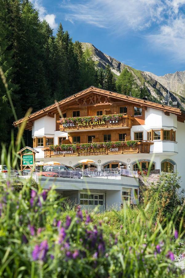 Hotel Astoria Самнаун Екстериор снимка